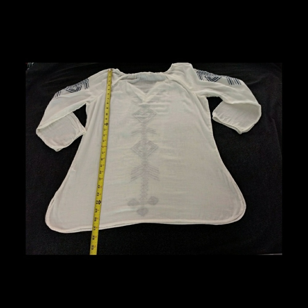 ☮️White blue Embroidery detailing top🌼 - Picture 6 of 7